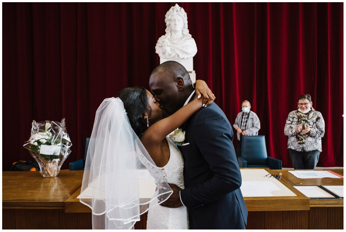 12 – baiser des mariés à la maririe de lomme