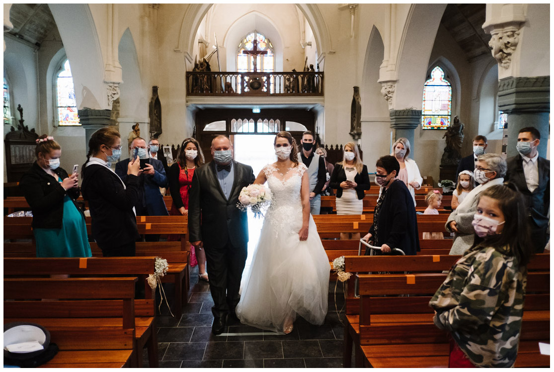 24 – entrée de la mariée à l&rsquo;église
