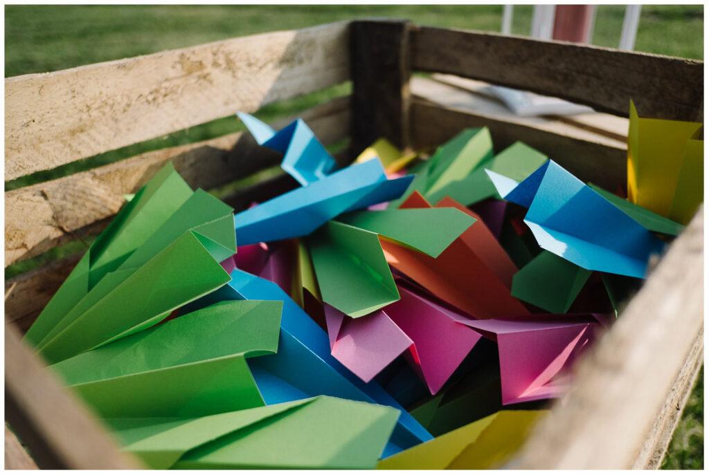 28 avions en papier mariage