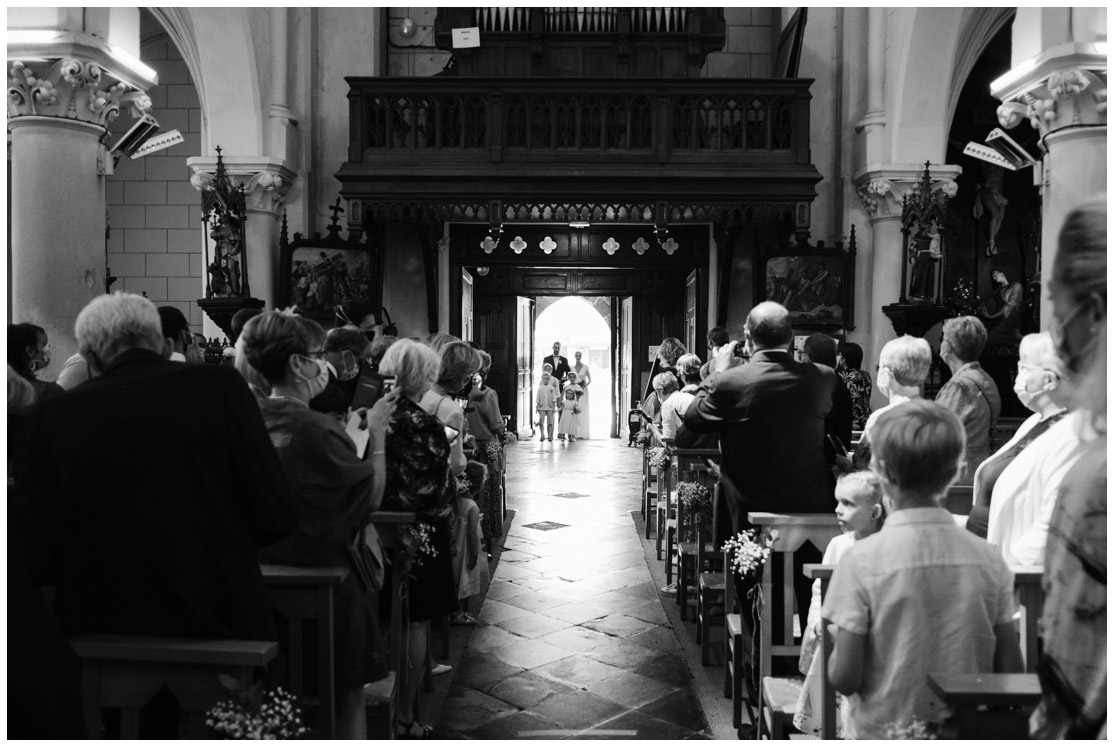 31 – arrivée mariée église