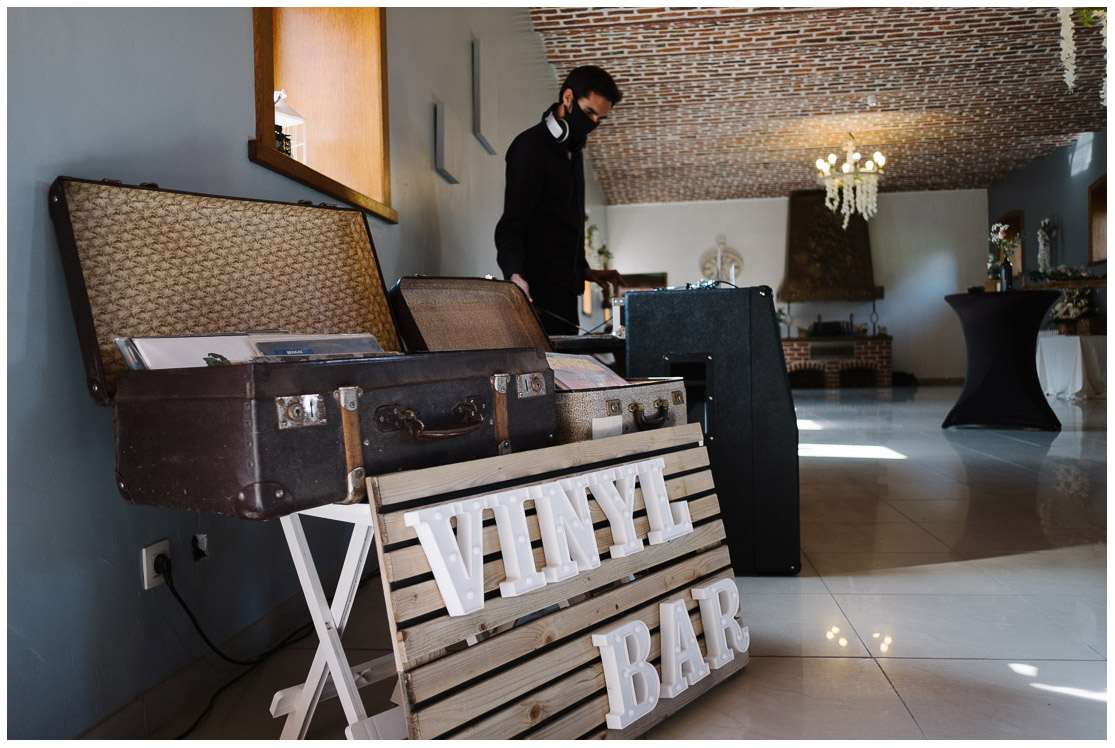 47 – vinyl bar