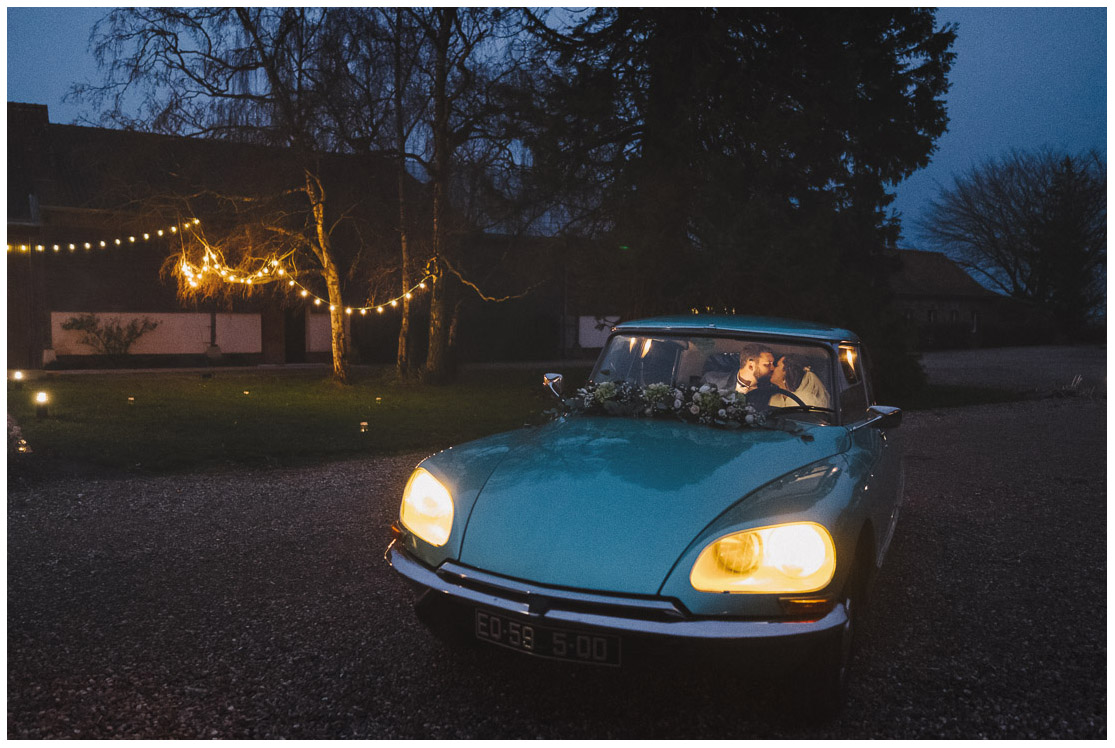 55 – portrait mariés dans voiture