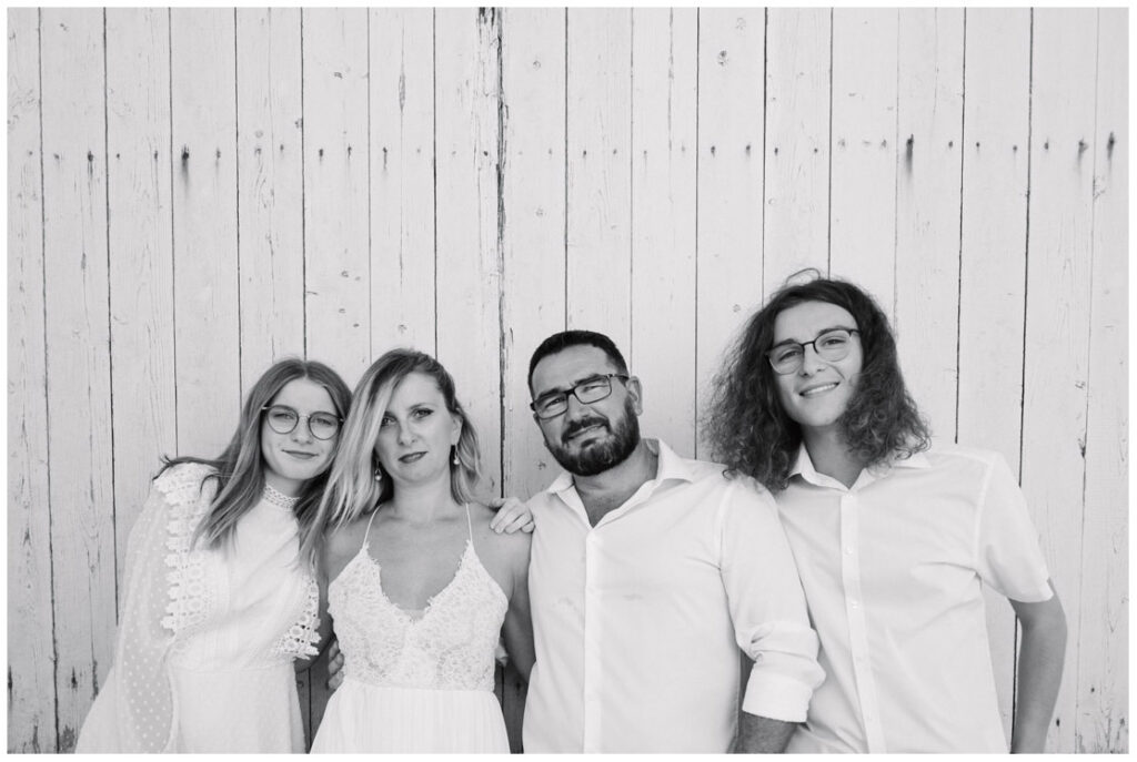 photo-de-famille-à-la-plage-1
